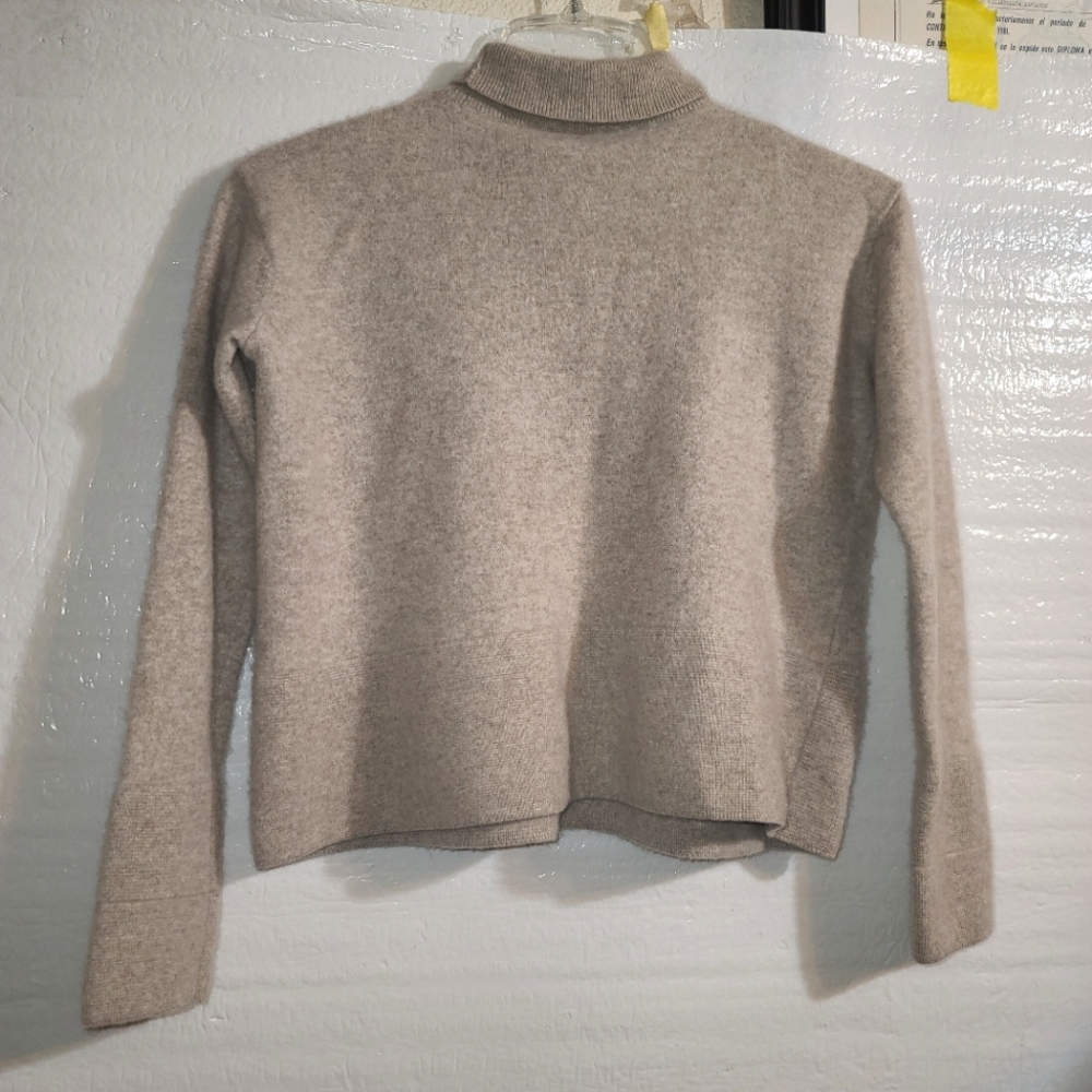 Everlane The Cashmere Square Turtleneck Sweater - Picture 6 of 9